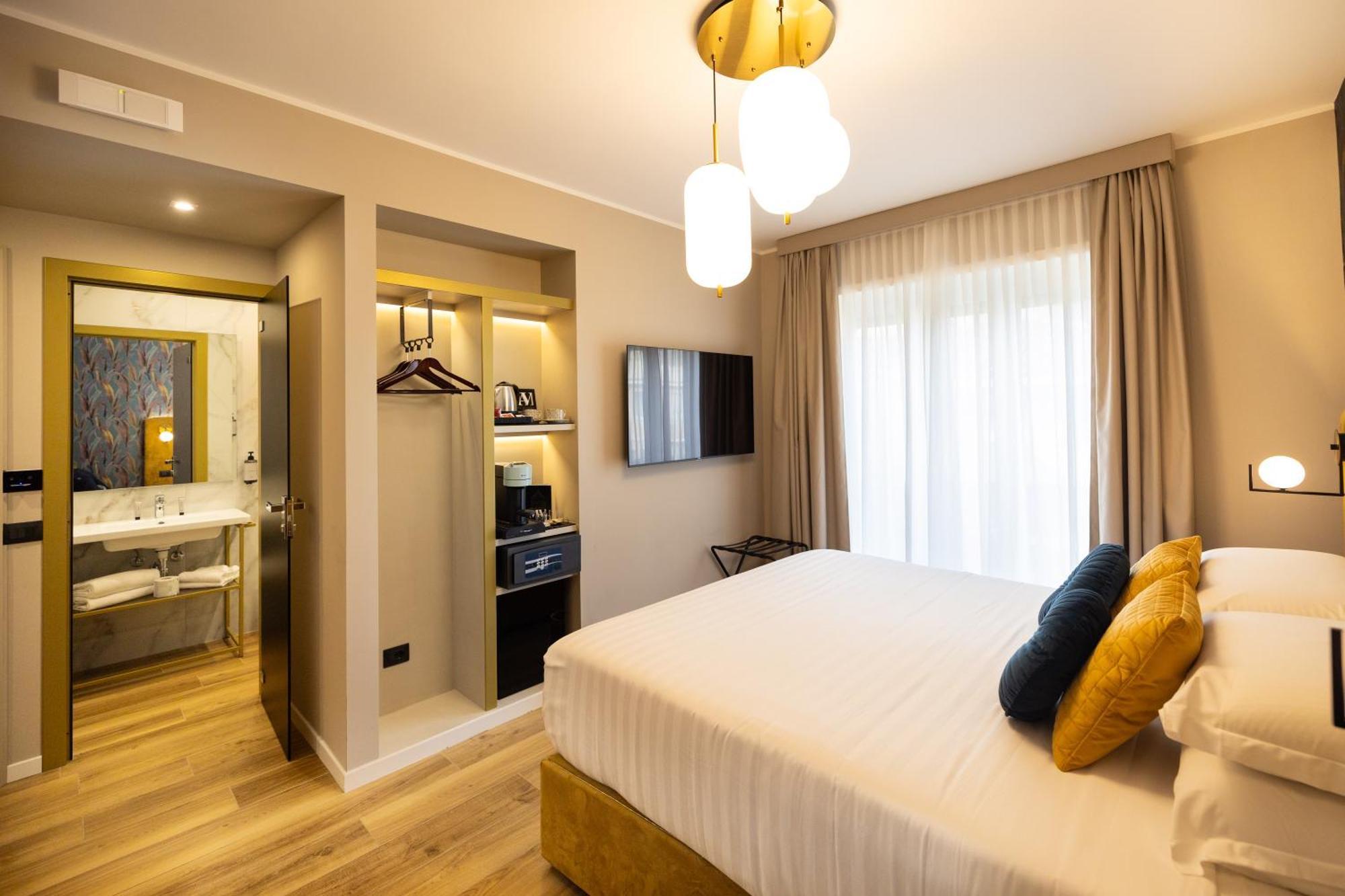 Mavi Luxury Rome